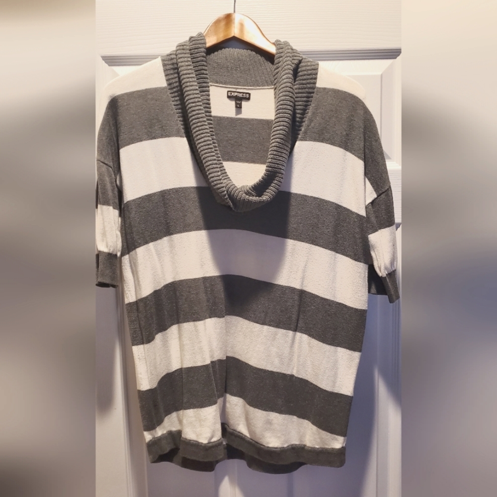 Express L Cowl Neck Short Sleeve Light Sweater Grey White
